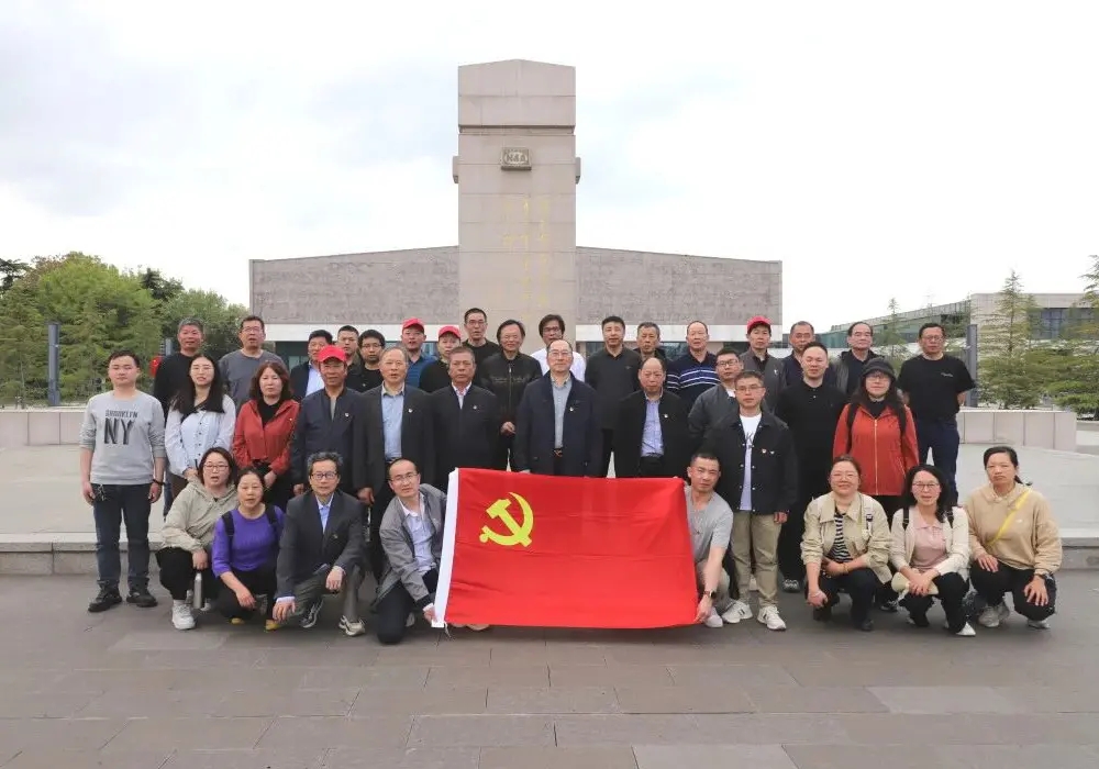 La sucursal del partit de Changshu Polyester Co., Ltd organitza una visita al Saló Memorial del Nou Exèrcit del Quart Yancheng